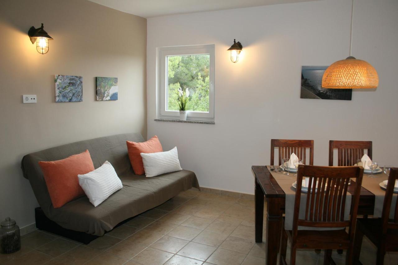 Apartments Suha Punta - Villa Babalonija Kampor エクステリア 写真