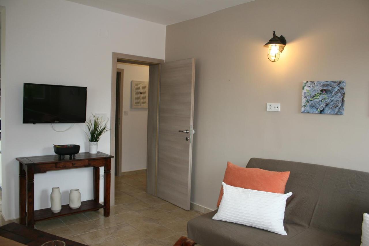Apartments Suha Punta - Villa Babalonija Kampor エクステリア 写真